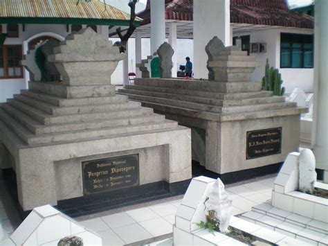 Renungan Di Makam Pahlawan Wisata Untuk Memperkaya Jiwa Di Hari