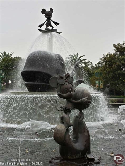 Hong Kong Disneyland Entrance Fountain Pictures The Geeks Blog