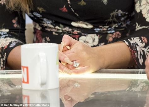 Vicky Pattison Proudly Shows Off Her Engagement Ring Daily Mail Online