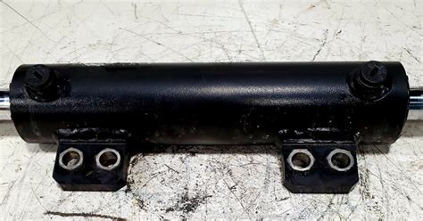 NEW O E M MASSEY FERGUSON MFWD POWER STEERING CYLINDER 7302463401