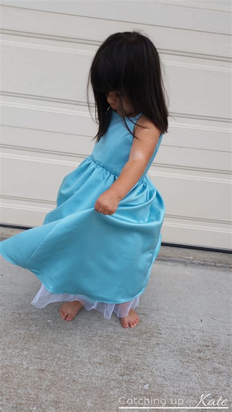Make october 31 a fairy tale. DIY Cinderella Dress - DIY CInderella Costume - No Sew Cinderella dress