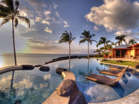 Hawaiis Top 10 Beach Bars