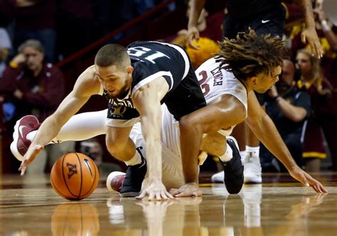 Murphy's career-high 35 points lead Gophers past USC Upstate in regular