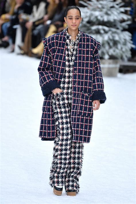 Chanel Pays Tribute To Karl Lagerfeld In Final Runway Show