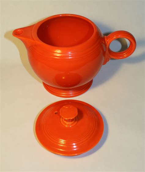 Vintage Fiesta Radioactive Red Large Tea Pot 1