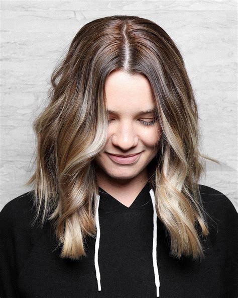 Start with a caramel brown base brown hair with blonde highlights always looks very interesting no matter whether you have long or short hair. 50 Ideas of Light Brown Hair with Highlights for 2020 ...