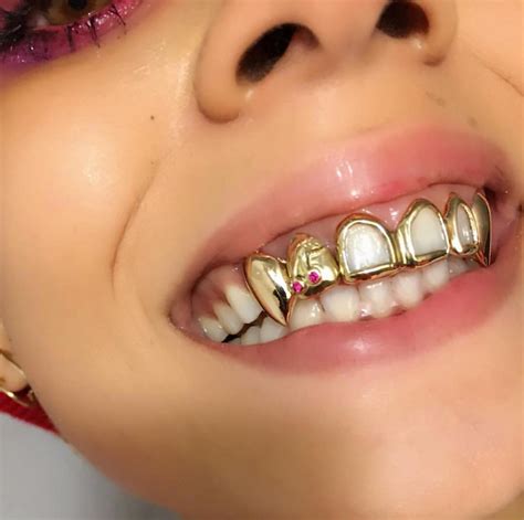 Pin By Zay Garza On Accessories Teeth Jewelry Gold Teeth Diamond Grillz