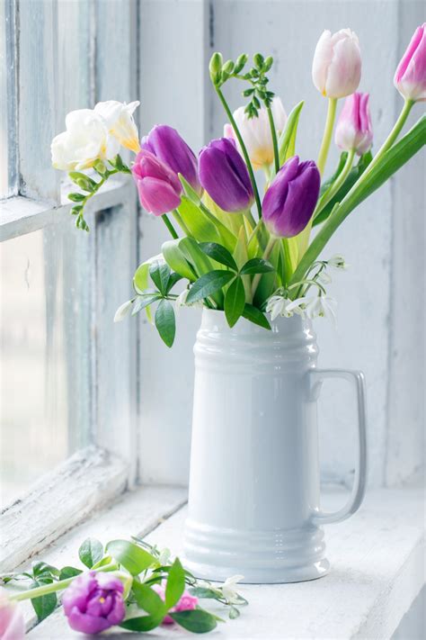 Beautiful Tulip Arrangements From Store Flowers Town And Country Living