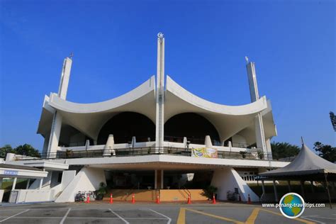 Negeri sembilan mempunyai 12 suku dan setiap suku ada mempunyai keunikannya yang tersendiri. Negeri Sembilan State Mosque, Seremban