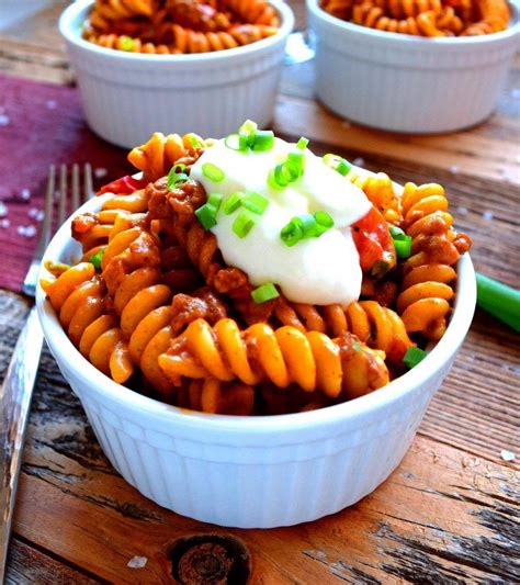 Here's a pasta dinner idea that marries basic italian flavors into a mess of garlicky, gooey goodness: 25 Kid Approved Meatless Dinner Ideas | Pasta, Taco pasta ...