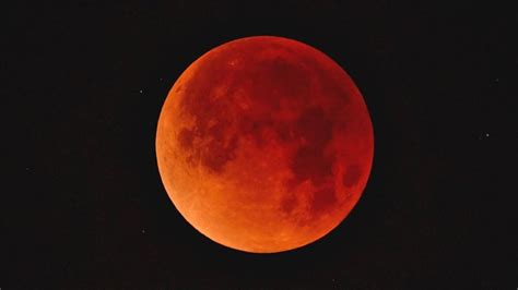 Gerhana bulan total adalah gerhana ketika gerhana bulan total ini terjadi, bulan akan memiliki warna kemerahan. 11+ Gambar Gerhana Bulan Sebagian Dan Penjelasannya - Foto ...
