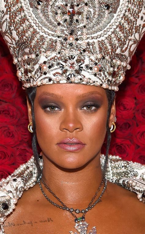 Rihanna From Best Beauty Looks At The Met Gala E News Australia