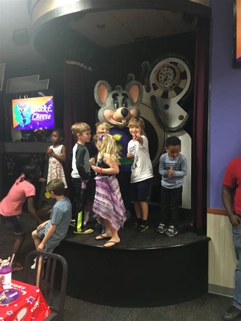 Realitymoms Partner Chuck E Cheese Birthday Parties Rock Reality Moms