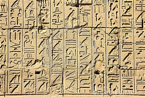 Das hieroglyphen abc mit hilfe der bunten schablone selber nachschreiben. Alte Ägypten-Hieroglyphen Im Karnak Tempel Stockfoto ...