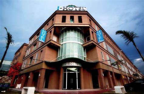 Hotel is located in 3 km from the centre. i-Hotel Kota Damansara, Kuala Lumpur, Selangor, Malaysia ...