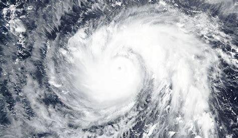 6 Dead 160 Injured As Typhoon Jebi Slams Japan The Inertia