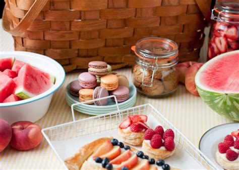 Then make and eat your wraps at the picnic site. 4 Romantic Picnic Ideas | LC Living