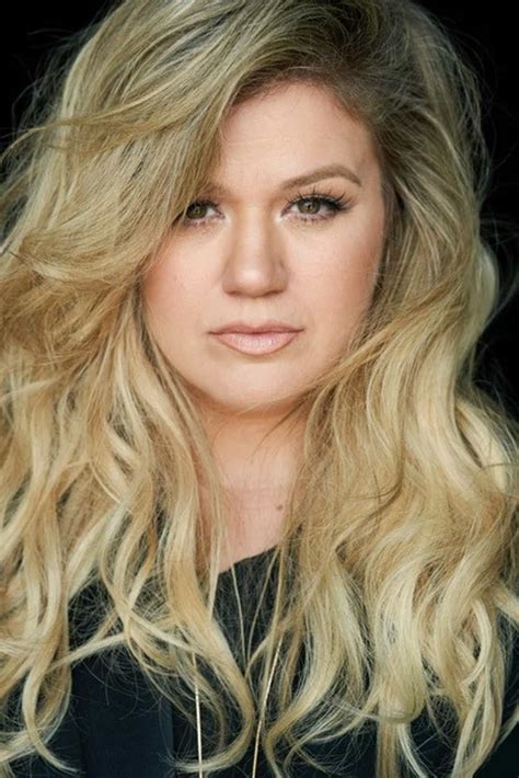 Kelly Clarkson Is Bringing Her Meaning Of Life Tour To Resch On Feb 15 Kelly Clarkson Kelly