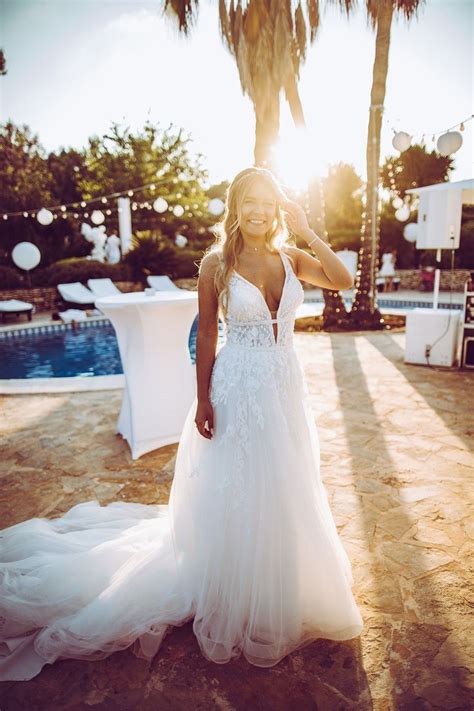 Maybe you would like to learn more about one of these? YouTube-Star Dagi Bee sagt Ja in einem Brautkleid aus ...
