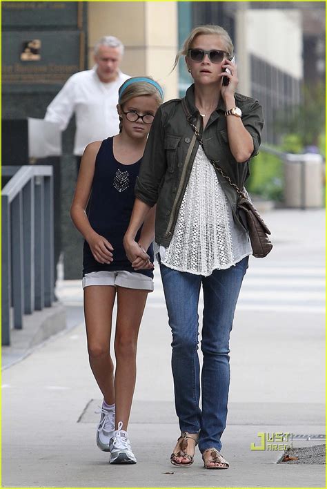 Reese Witherspoon And Ava Phillippe Mother Daughter Bonding Photo