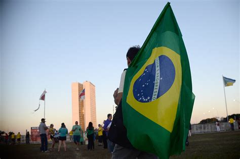 25 desde la fe on periscope.tv viewers: El contexto de la crisis política en Brasil
