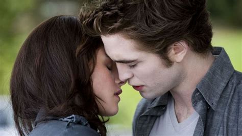 Pin De Twilight Saga En Bella ️ ️ Edward Cullen Besos De Película