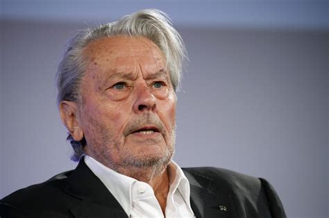 Alain fabien maurice marcel delon was born in sceaux his parents divorced early on, and delon had a stormy childhood, being frequently expelled from school. Homenageado em Cannes, Alain Delon desmente acusações de ...