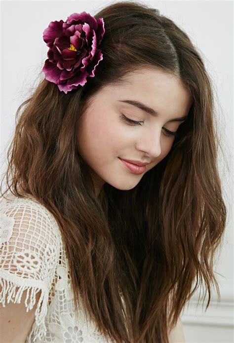 Editors Pick A Faux Flower Hair Clip Made For Spring Weddings