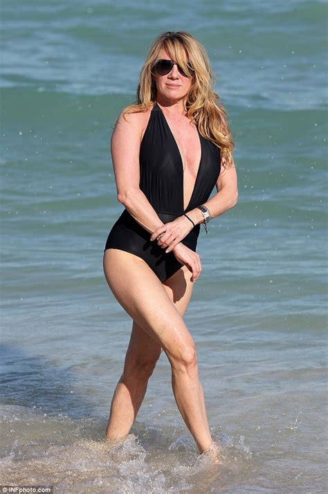 Rhony S Ramona Singer Show Off Her Curves In Swimsuit While In Miami Daily Mail Online