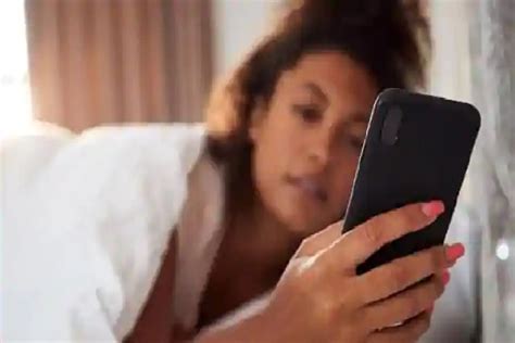 सुबह उठते ही मोबाइल का इस्तेमाल आपको कर सकता है गंभीर बीमार