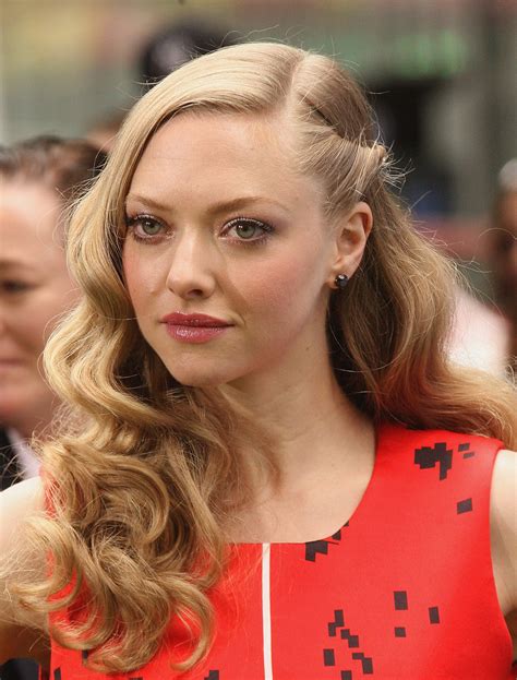 Go For A Classic Look Like Amanda Seyfried To The Left 25 Sideswept