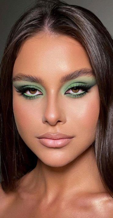 50 Gorgeous Makeup Trends To Try In 2022 Green Eyeshadow I Take You Wedding Readings