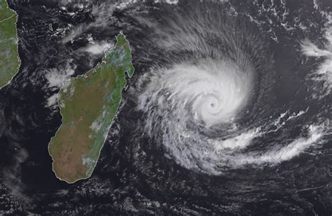 Batsirai Cyclone Heading For Mauritius Beaches And Airport Shut