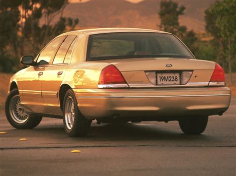 Currently, the ford crown victoria is the favored ride of taxi drivers, police departments and fleet services. 1999 Ford Crown Victoria Reviews, Specs and Prices | Cars.com