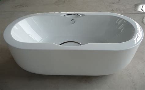 The large, deep bathing well and integral lumbar support provide extra comfort, in this bathtub. Large Tub | Big Bath | Extra Large Freestanding Bathtubs