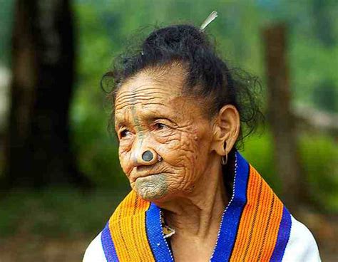 weird and wonderful tribal body art traditions from around the world owlcation