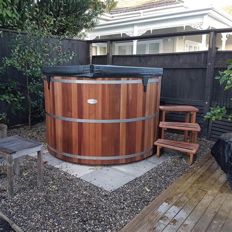 Large Round Woodfired Package Cedar Hot Tub