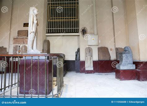 Estatuas Antiguas Dentro Del Museo Egipcio Foto De Archivo Editorial