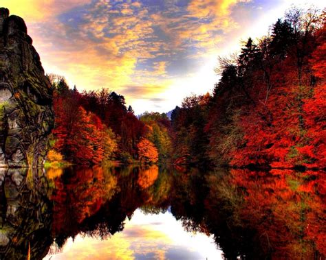 Природа осень скалы красный цвет вода озеро небо облака обои