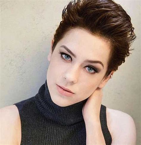 Short straight hairstyles look amazing and trendy on the girls face which has a round shape. Best Short Hairstyle Ideas for Oval Faces | Short ...