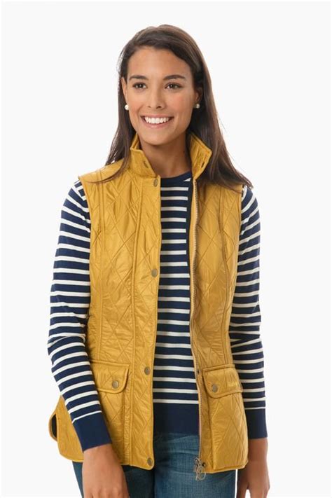 20 Preppy Vests For Fall Kelly In The City Vest Outfits For Women