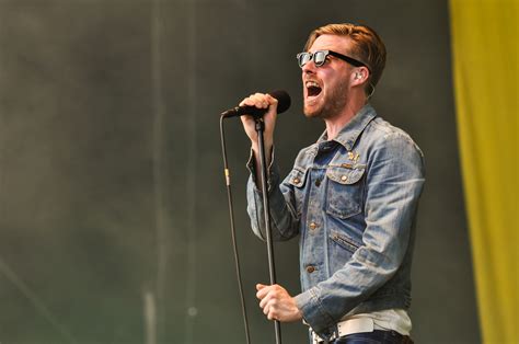 However, after their record deal fell apart with a single. Kaiser Chiefs - Wikiwand