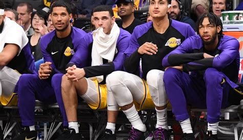 Lonzo Balls Camp Says Ball Doesnt Want To Play In New Orleans