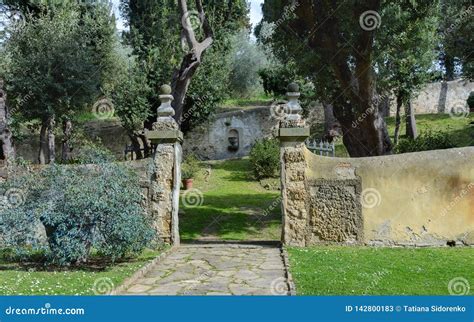 Secret Garden With Sculptures On The Fille Gambéraia In Settignano