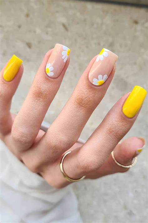These Will Be The Most Popular Nail Art Designs Of Cute Daisy