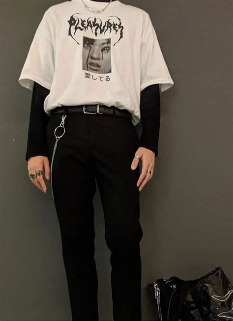 The center parting was strong and defined. Pin em clothesb