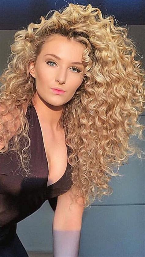 Pin By Robyn Summer On Hair Styles I Adore Long Blonde Curly Hair Big Blonde Hair
