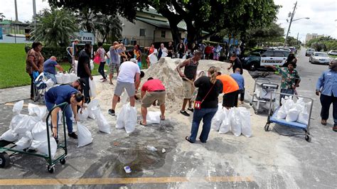 Autoridades piden evacuar Tampa Bay; más de 2 millones sin electricidad