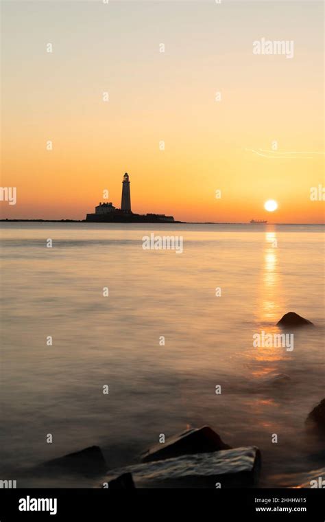 St Marys Lighthouse Sunrise Stock Photo Alamy