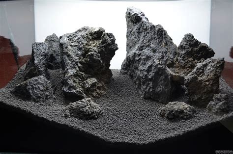 Lava rock which is formed from the intense heat of volcanos has many hidden benefits for the aquarium that many hobbyists are not even aware of. Black Lava Mountains - Flowgrow Aquascape/Aquarien-Datenbank